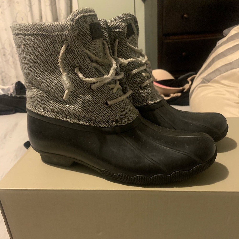 Sorry Girls duck boot size 3